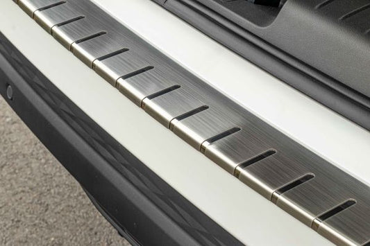 Ladekantenschutz aus Edelstahl für Forthing 4 – mit Abkantung für Rundum-Schutz